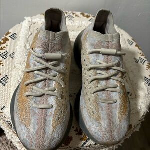 Yeezy size US 6 boys women 8. wear a 7.5 - 8 and have a wide foot